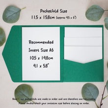 a green pocketfold with a white insert size A6, along with some leaves and a note about the pocketfold size.